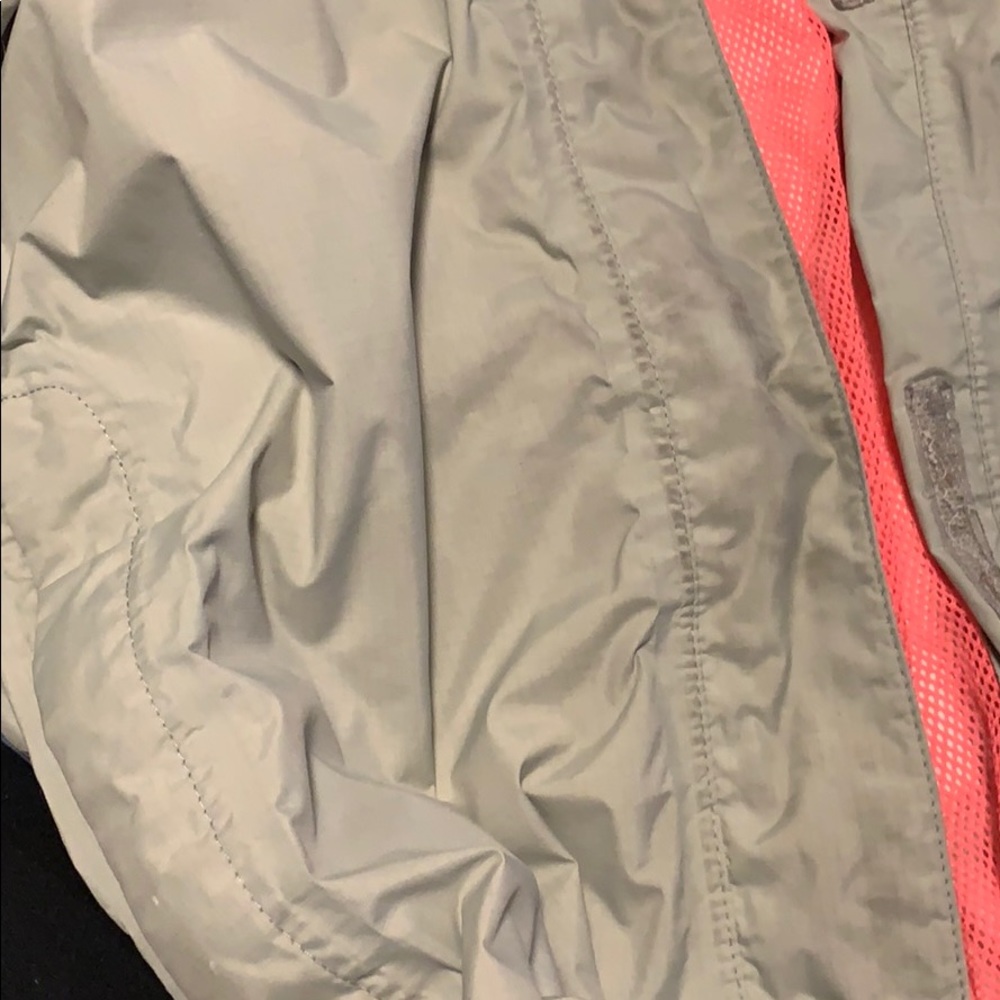 North Face wind breaker - Picture 3 of 3